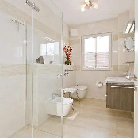 Duenenpalais App 21 *