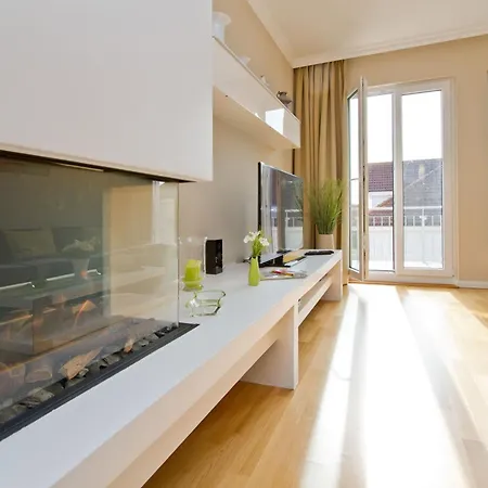 Duenenpalais App 21 *